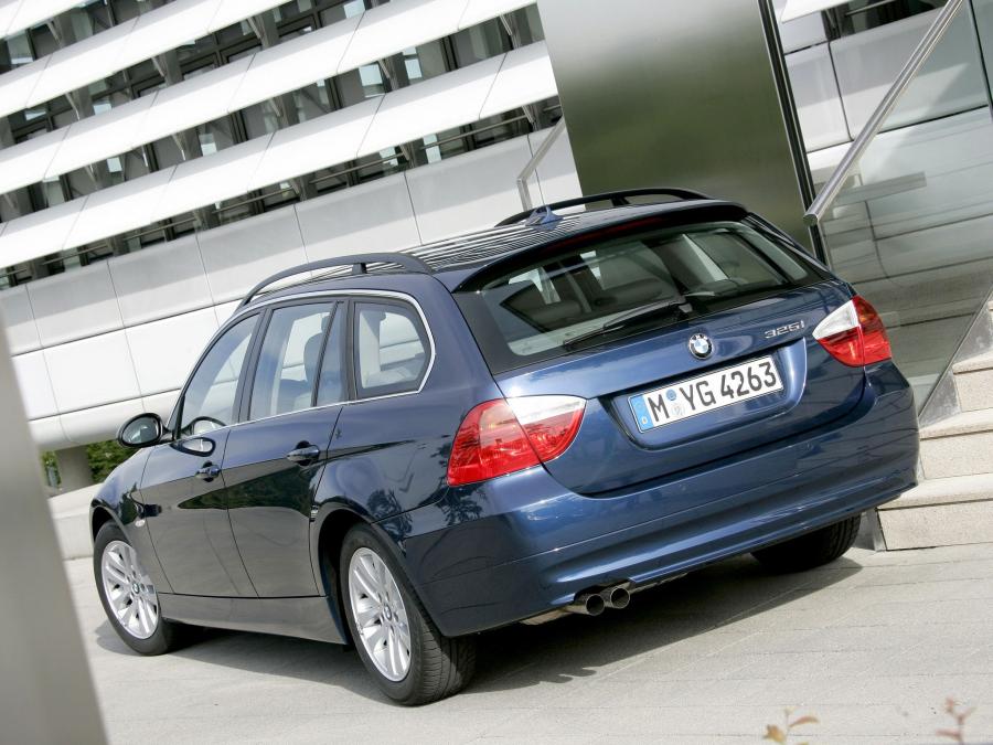  BMW 325i Touring 2006 года  (фото 11 из 16)